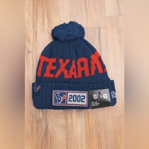 New Era Houston Texans Knit Beanie Pom Hat NFL On Field 2002‎ Patch OSFA NWT